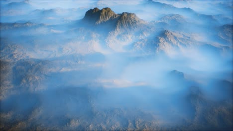 Cordillera-Lejana-Y-Fina-Capa-De-Niebla-En-Los-Valles